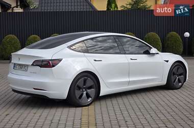 Седан Tesla Model 3 2021 в 