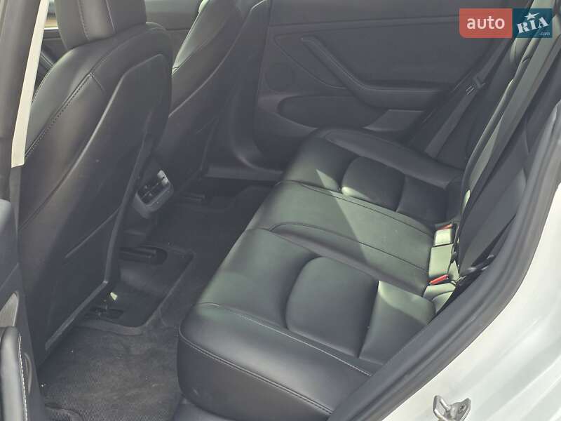 Седан Tesla Model 3 2021 в Львові