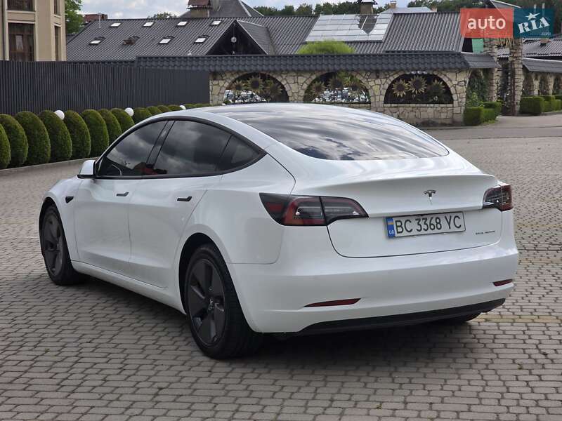 Седан Tesla Model 3 2021 в Львові