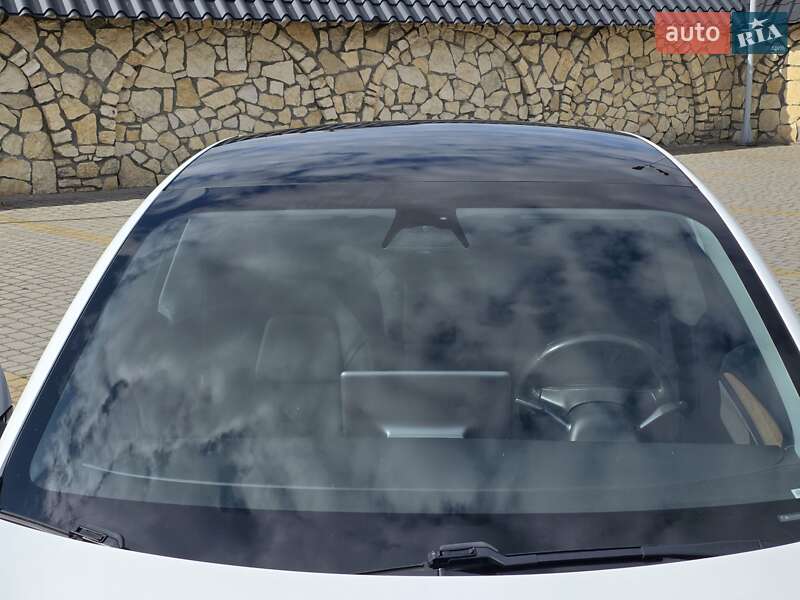 Седан Tesla Model 3 2021 в Львові