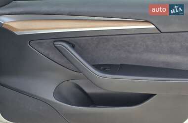 Седан Tesla Model 3 2021 в 