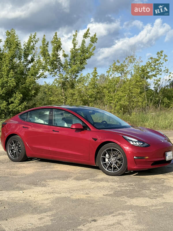 Седан Tesla Model 3 2020 в Рівному