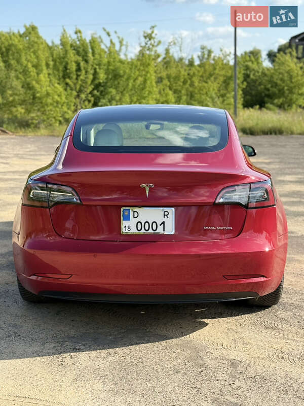 Седан Tesla Model 3 2020 в Рівному