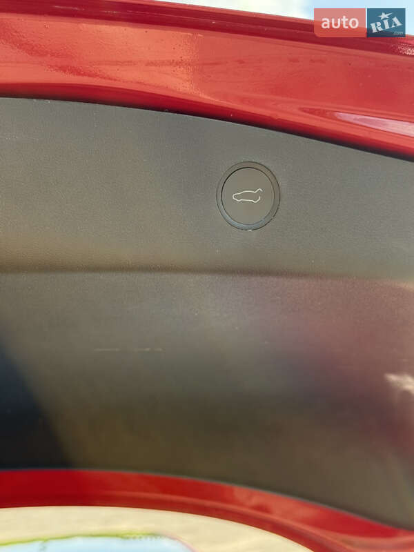 Седан Tesla Model 3 2020 в Рівному