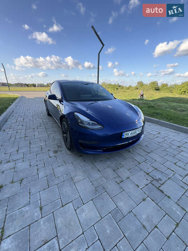 Седан Tesla Model 3 2021 в Здолбунове