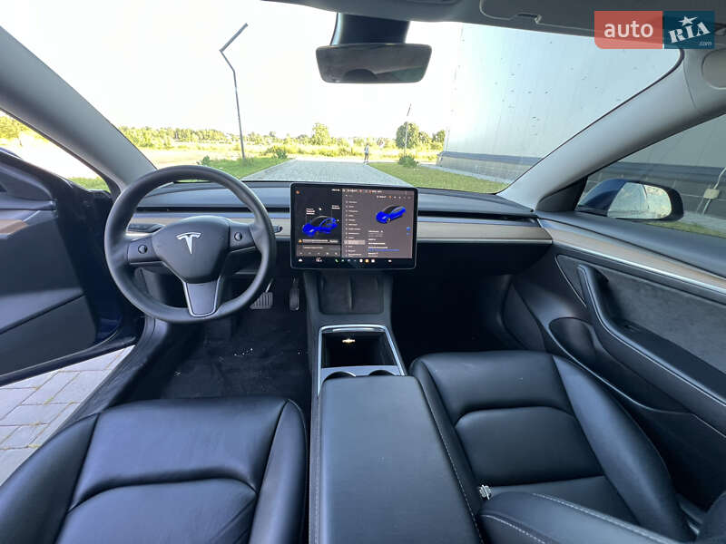 Седан Tesla Model 3 2021 в Здолбунове