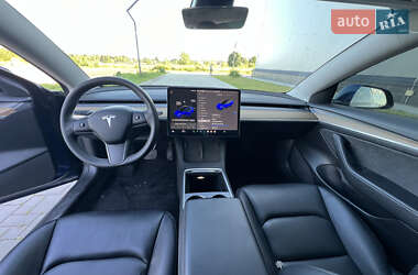 Седан Tesla Model 3 2021 в 