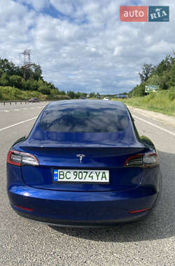 Седан Tesla Model 3 2020 в 