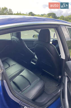 Седан Tesla Model 3 2020 в 