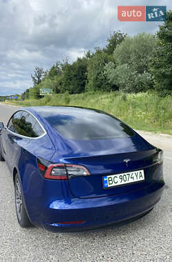 Седан Tesla Model 3 2020 в 