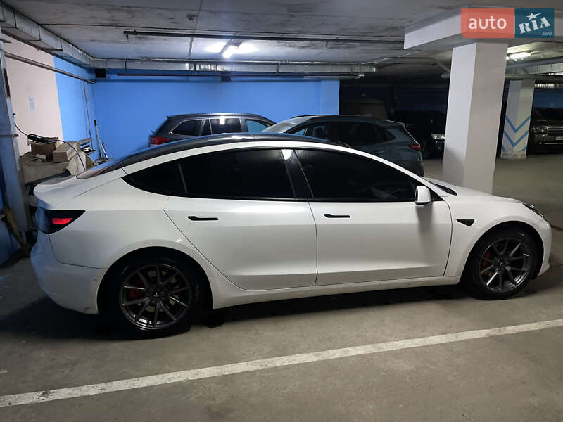 Седан Tesla Model 3 2021 в Киеве