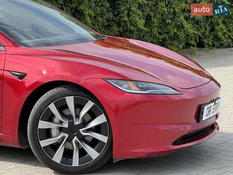 Седан Tesla Model 3 2024 в Стрые