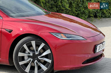 Седан Tesla Model 3 2024 в 