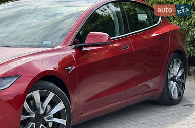 Седан Tesla Model 3 2024 в 