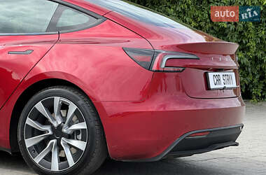 Седан Tesla Model 3 2024 в 