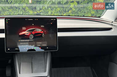 Седан Tesla Model 3 2024 в 