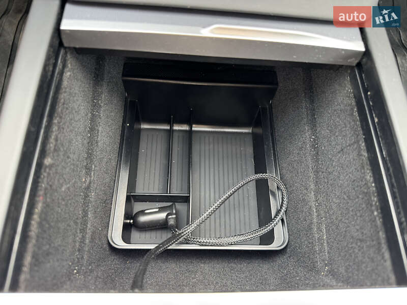 Седан Tesla Model 3 2024 в Стрые