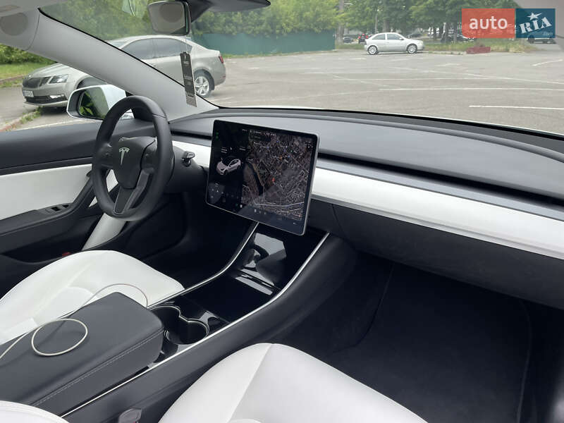 Седан Tesla Model 3 2020 в Виннице