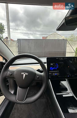Седан Tesla Model 3 2020 в 