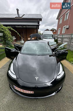 Седан Tesla Model 3 2020 в 