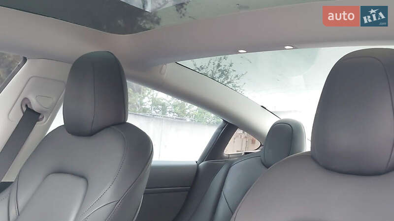 Седан Tesla Model 3 2022 в Черкасах