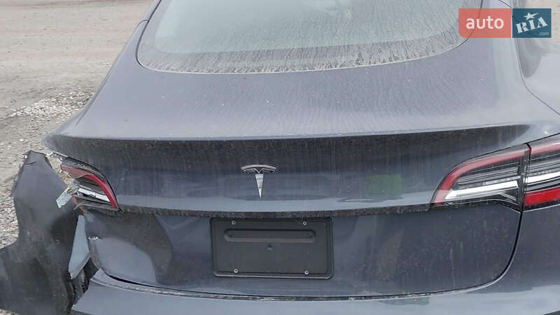 Седан Tesla Model 3 2022 в Черкасах