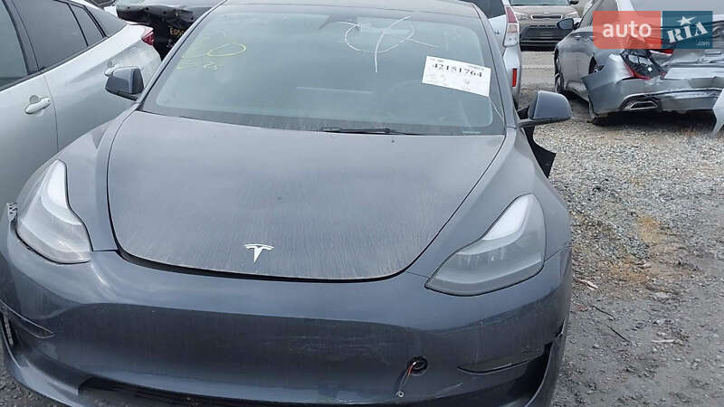 Седан Tesla Model 3 2022 в Черкасах