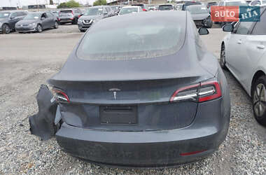 Седан Tesla Model 3 2022 в 