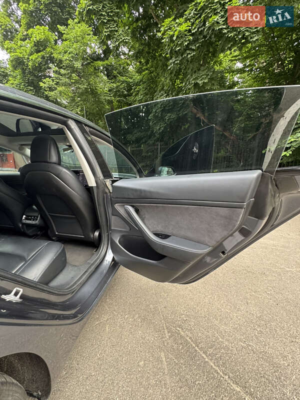 Седан Tesla Model 3 2018 в Киеве