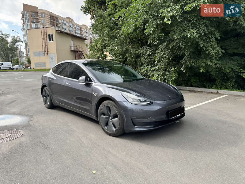 Седан Tesla Model 3 2018 в Киеве