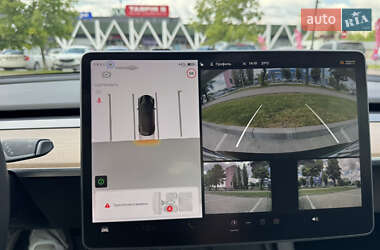 Седан Tesla Model 3 2022 в 