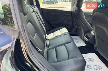 Седан Tesla Model 3 2022 в 
