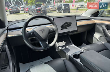 Седан Tesla Model 3 2022 в 