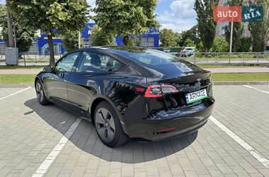 Седан Tesla Model 3 2022 в 