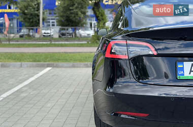 Седан Tesla Model 3 2022 в 