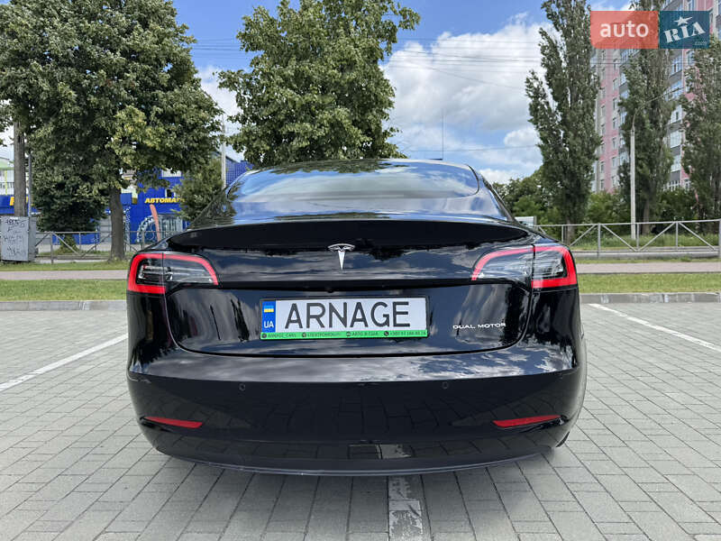 Седан Tesla Model 3 2022 в Хмельницком