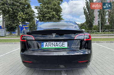 Седан Tesla Model 3 2022 в 