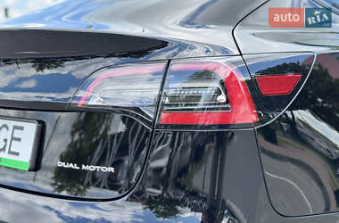 Седан Tesla Model 3 2022 в 