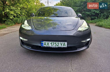 Седан Tesla Model 3 2021 в 