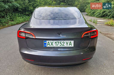 Седан Tesla Model 3 2021 в 