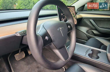 Седан Tesla Model 3 2021 в 