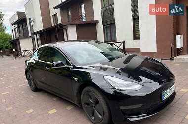 Седан Tesla Model 3 2019 в Ровно