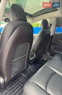 Седан Tesla Model 3 2019 в 