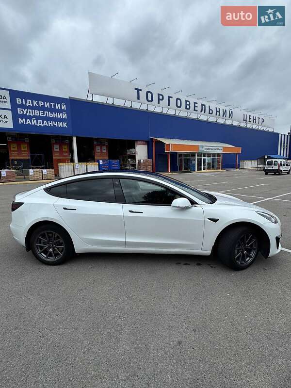 Седан Tesla Model 3 2019 в Кам'янському