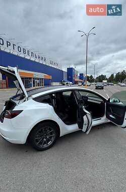 Седан Tesla Model 3 2019 в 