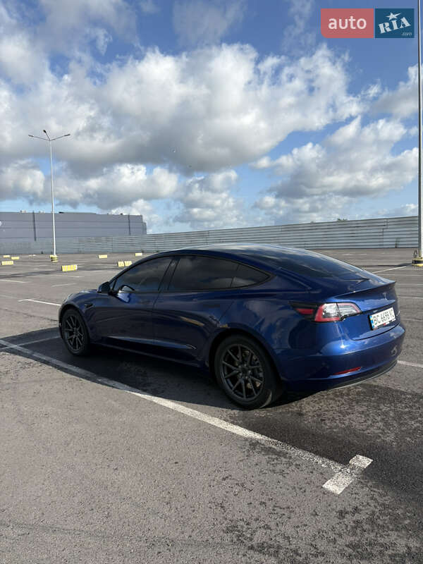 Седан Tesla Model 3 2019 в Львові