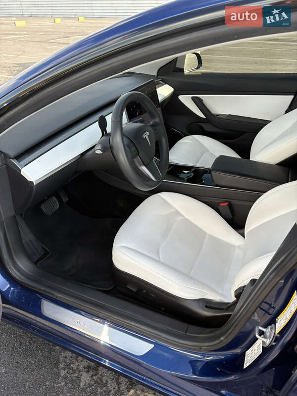 Седан Tesla Model 3 2019 в Львові