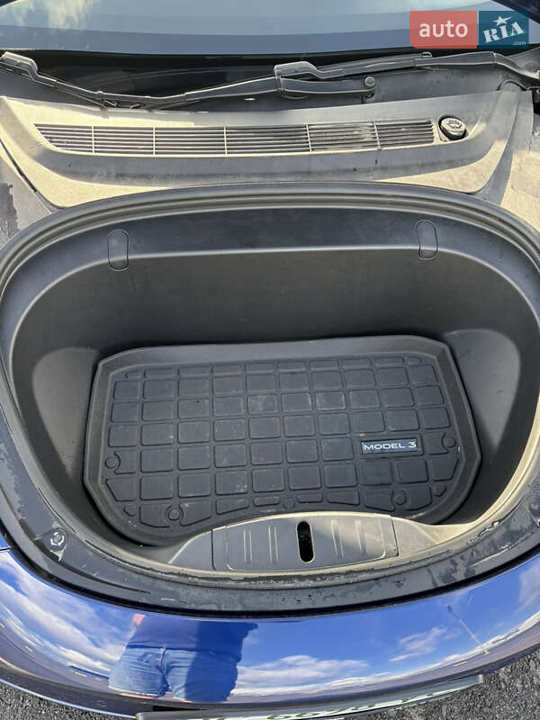 Седан Tesla Model 3 2019 в Львові