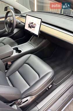 Седан Tesla Model 3 2022 в 