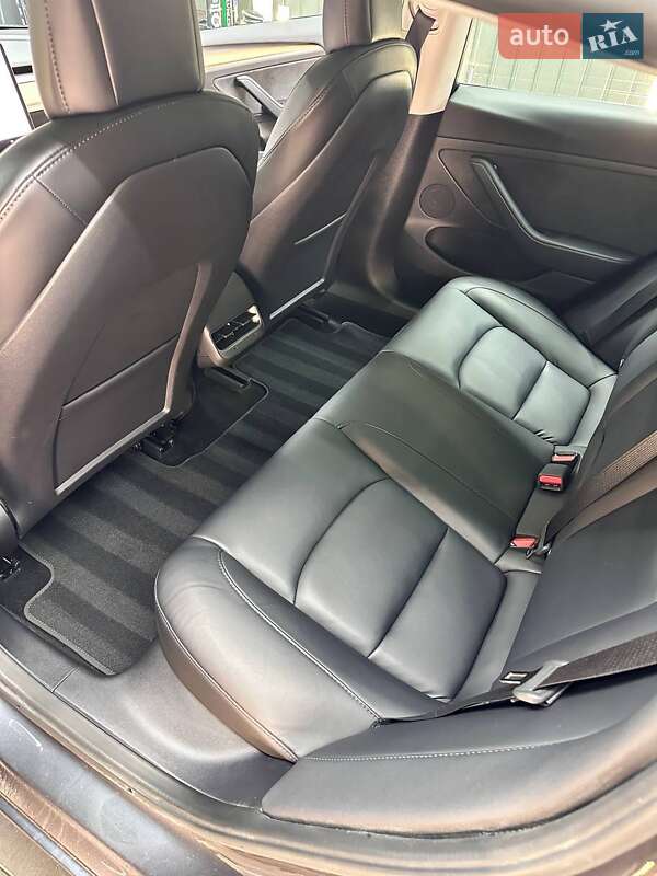 Седан Tesla Model 3 2022 в Києві